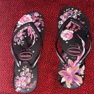 Havaianas Black Sandals with Floral Design